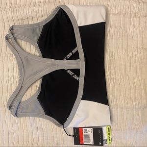 Woman’s Nike sports bra Sz: Large NWT